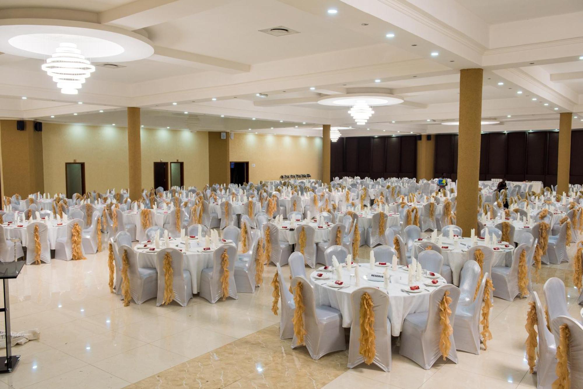 Crossroads Hotel Lilongwe Exterior photo
