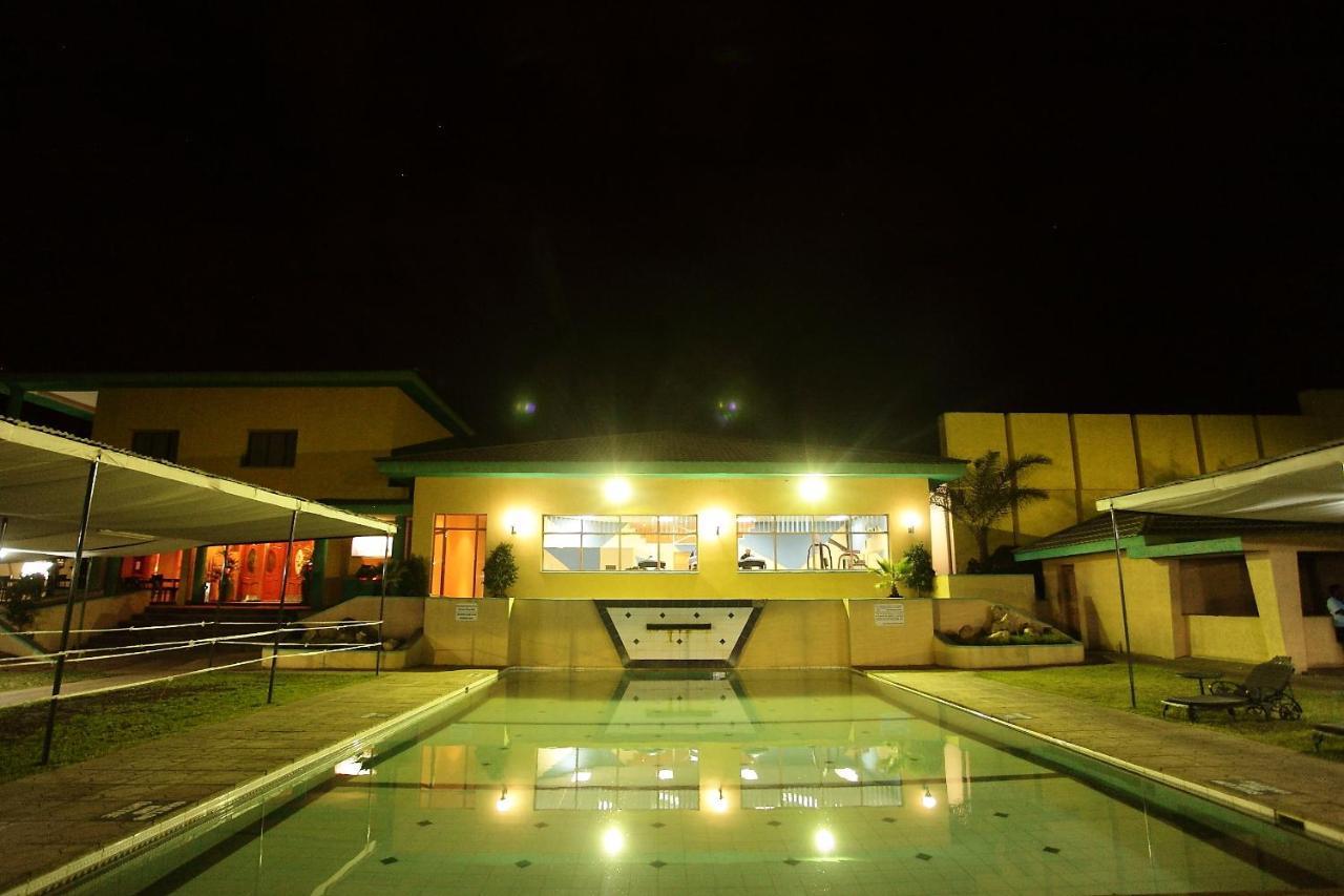 Crossroads Hotel Lilongwe Exterior photo