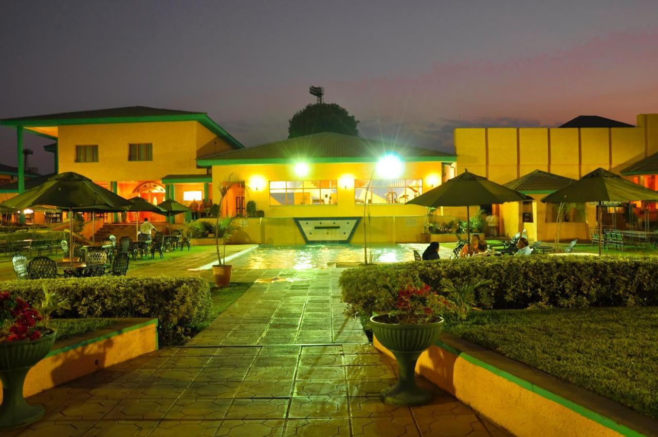 Crossroads Hotel Lilongwe Exterior photo