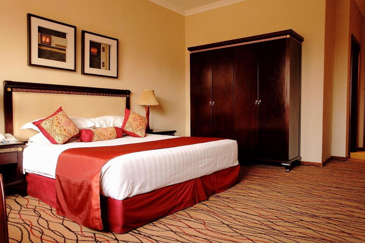 Crossroads Hotel Lilongwe Exterior photo